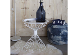 Table d'appoint sur plateau en armature blanche | VARSOVIE