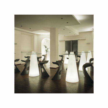 Mange debout Peak conique blanc et plateau en verre | SLIDE