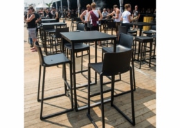 Mange debout design en acier noir plateau noir | BUDAPEST