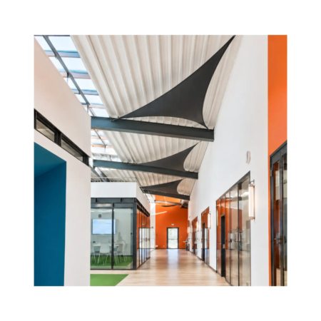Structure lycra noire triangulaire fuselée 2,1 × 5,4 m | SANTORIN