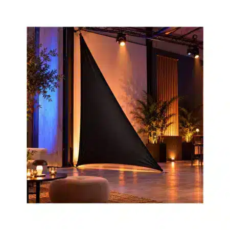 Voile lycra noire triangulaire rectangle THESSALONIQUE 2,7 × 4,6 m pour plafond événementiel